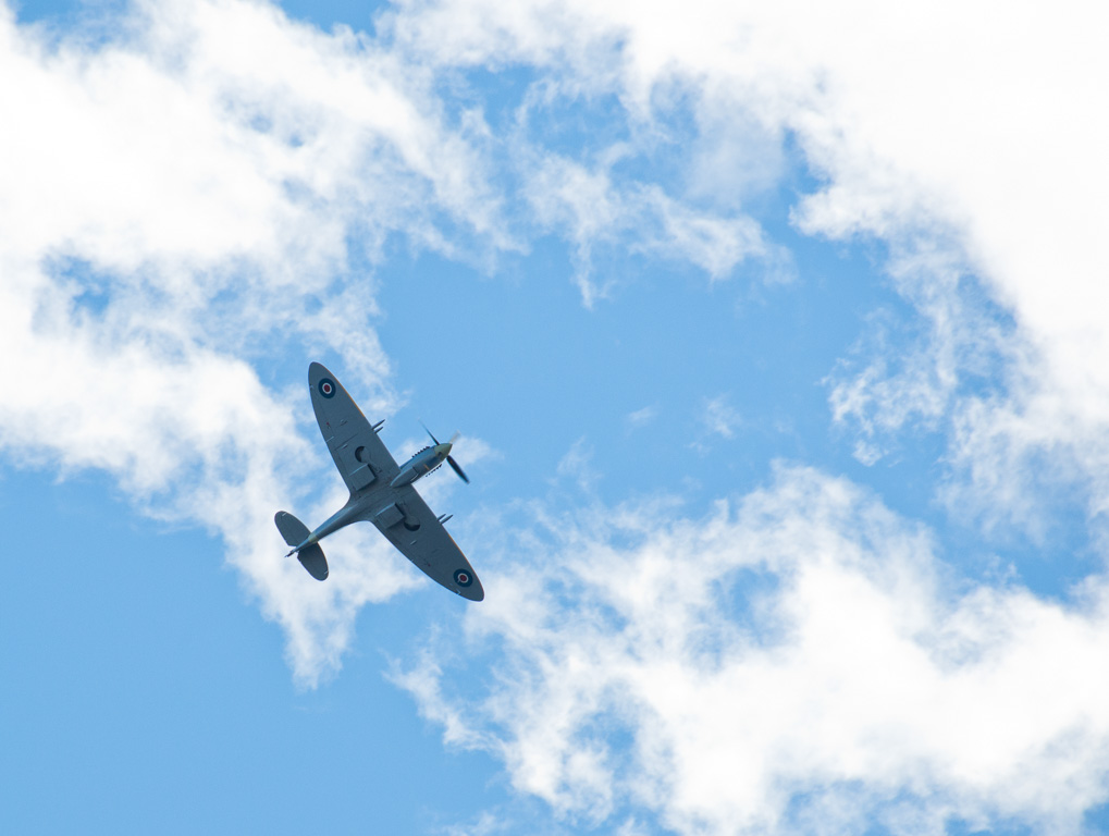 Spitfire over Oslo havn