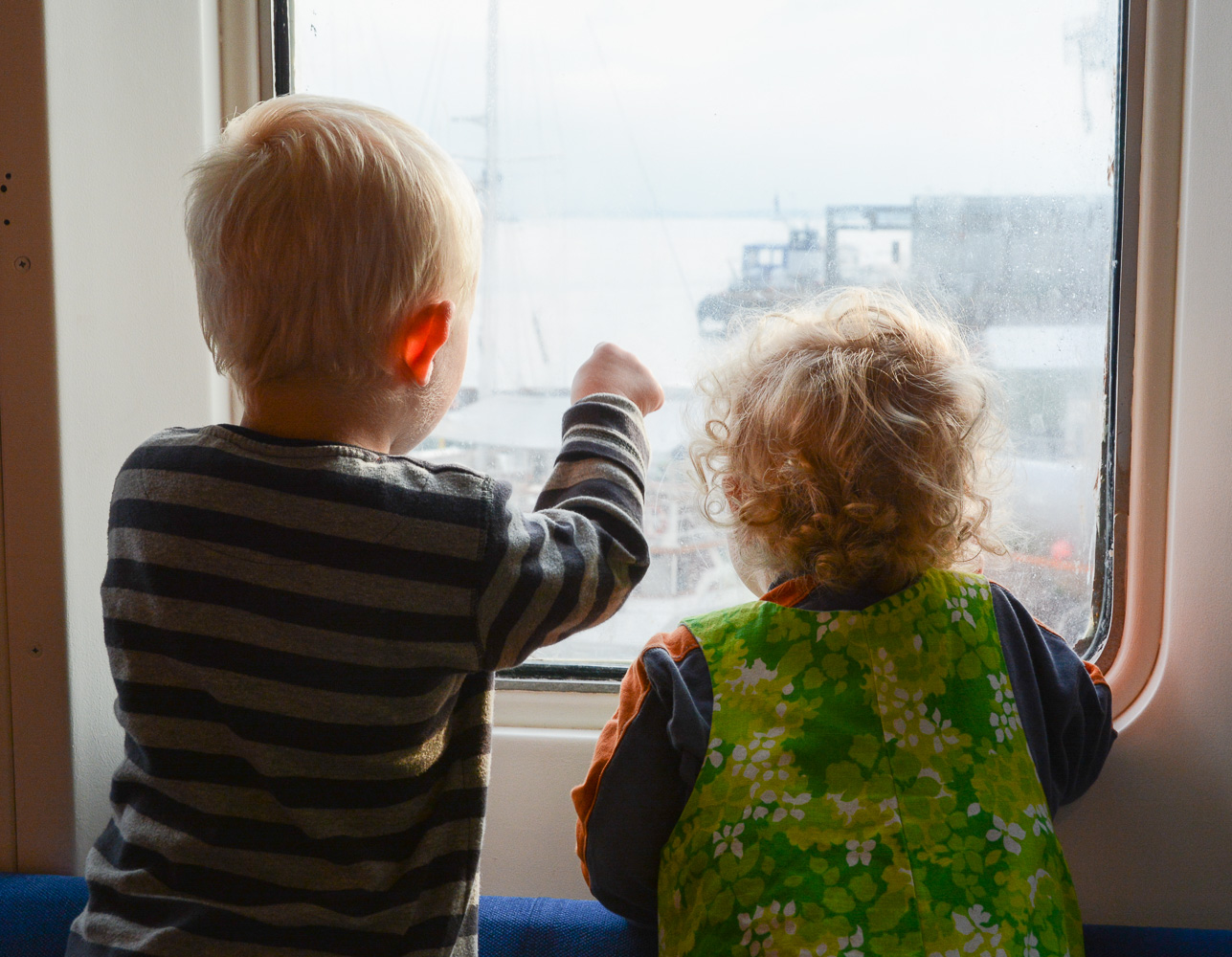 Einar og Amund på vei til sommerferie i Danmark