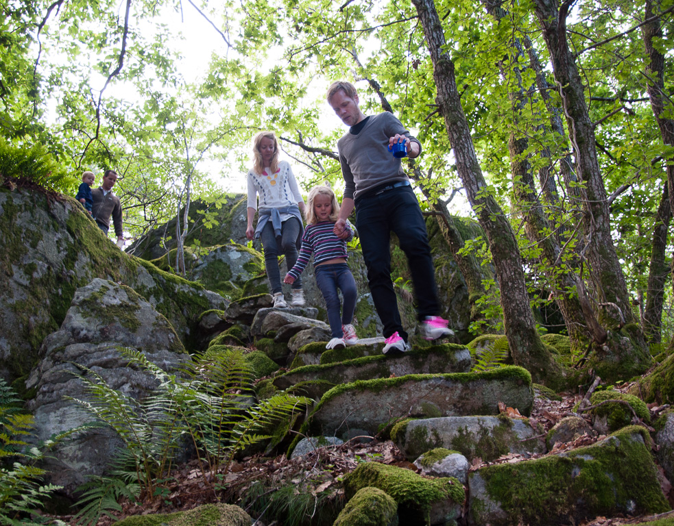 Even, Øystein, Mari, Alva og Magnus i steintrappa, Bergsøya.