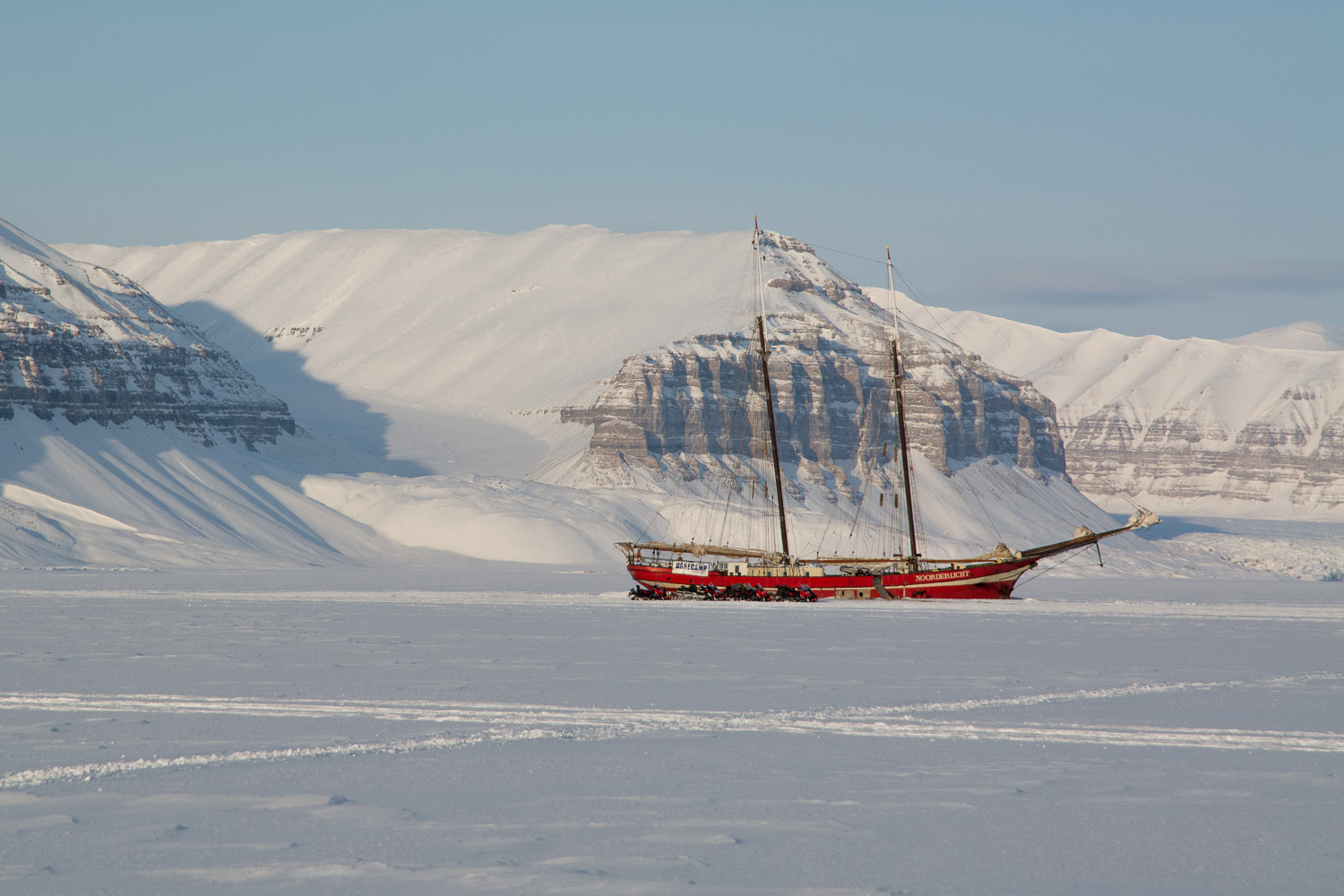 Båten i isen, Tempelfjorden // "The boat in the ice"